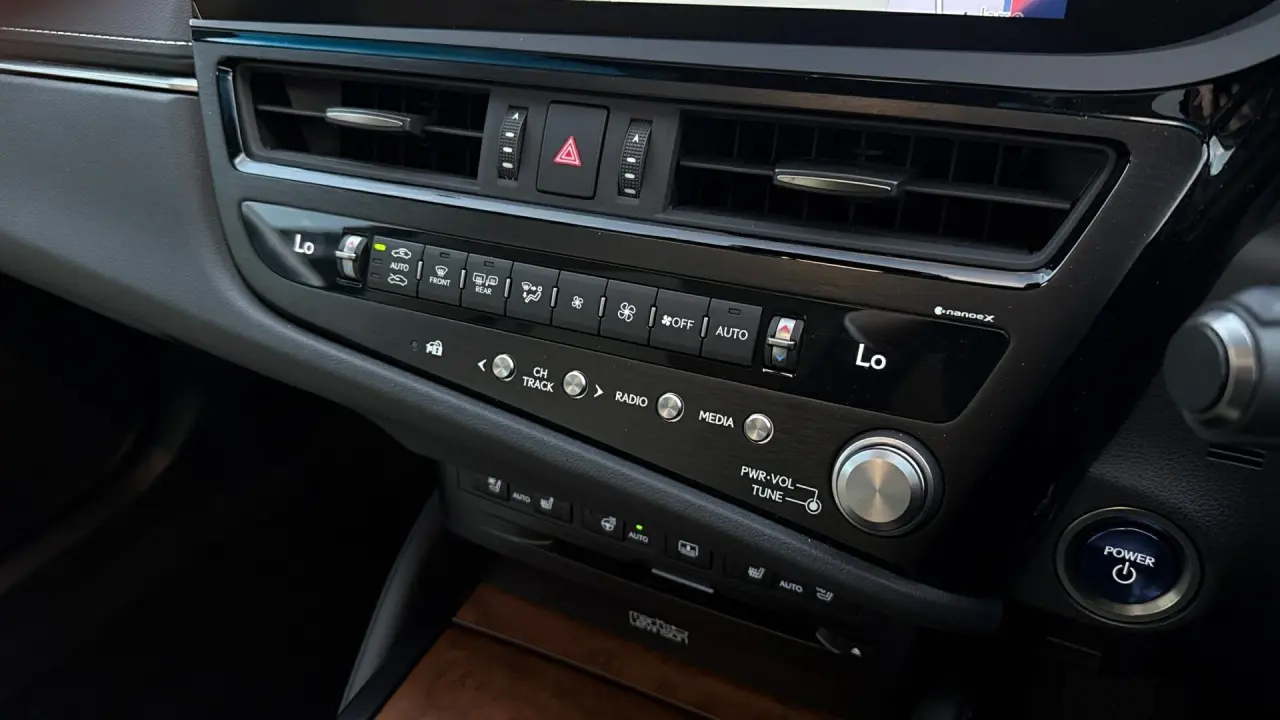 2022 Lexus ES300h Gallery Image 19