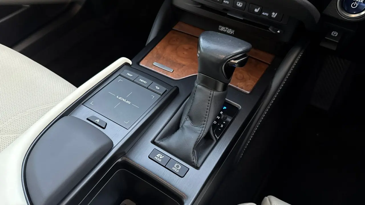 2022 Lexus ES300h Gallery Image 20