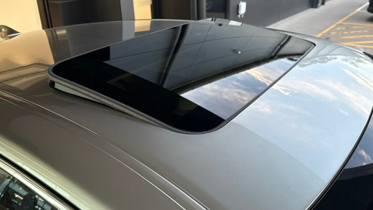 2022 Lexus ES300h Gallery Image 7