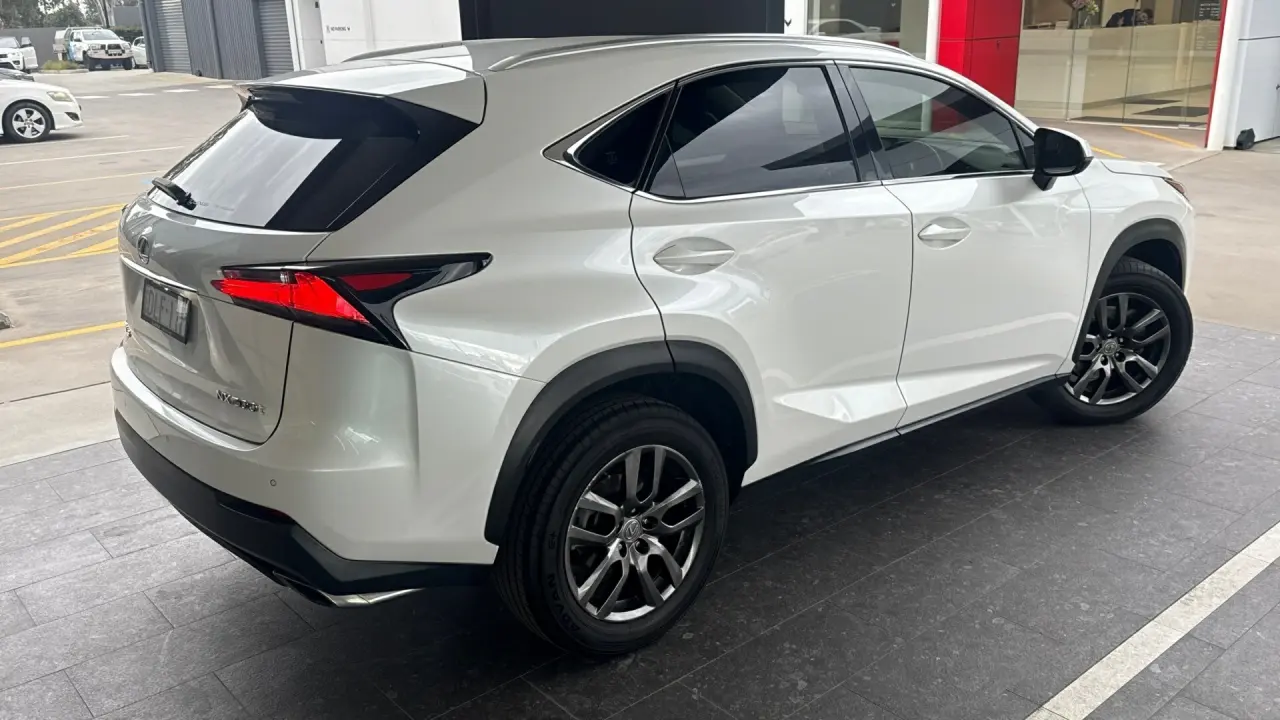 2016 Lexus NX200t Gallery Image 4