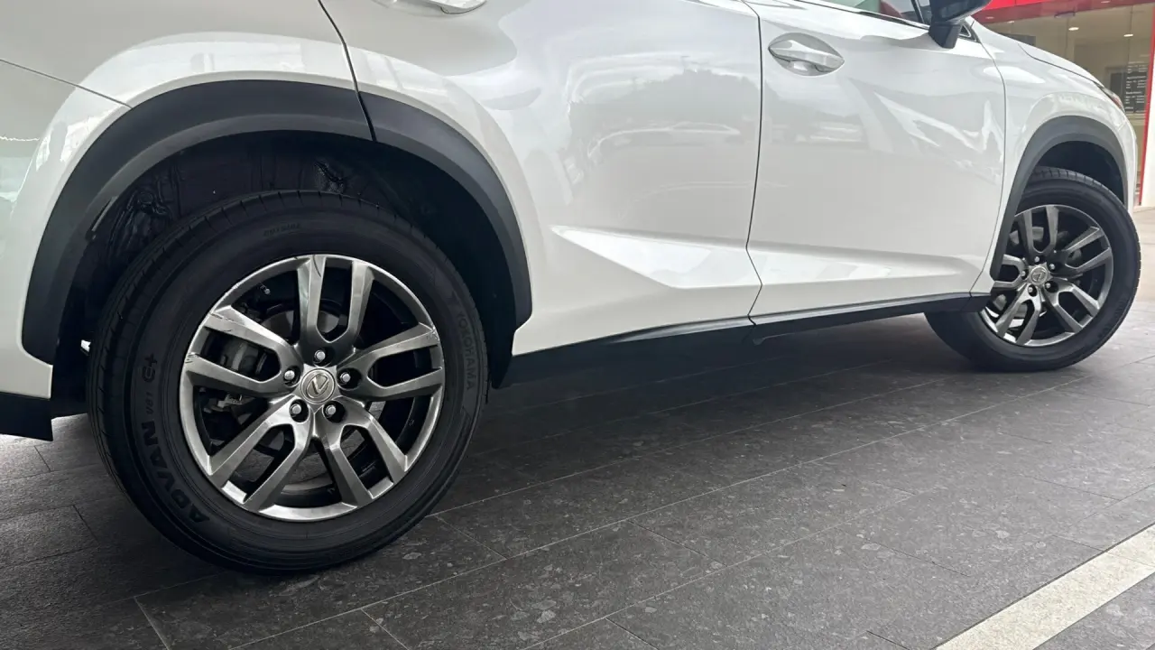 2016 Lexus NX200t Gallery Image 5