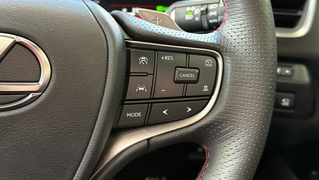 2025 Lexus UX300h Gallery Image 16