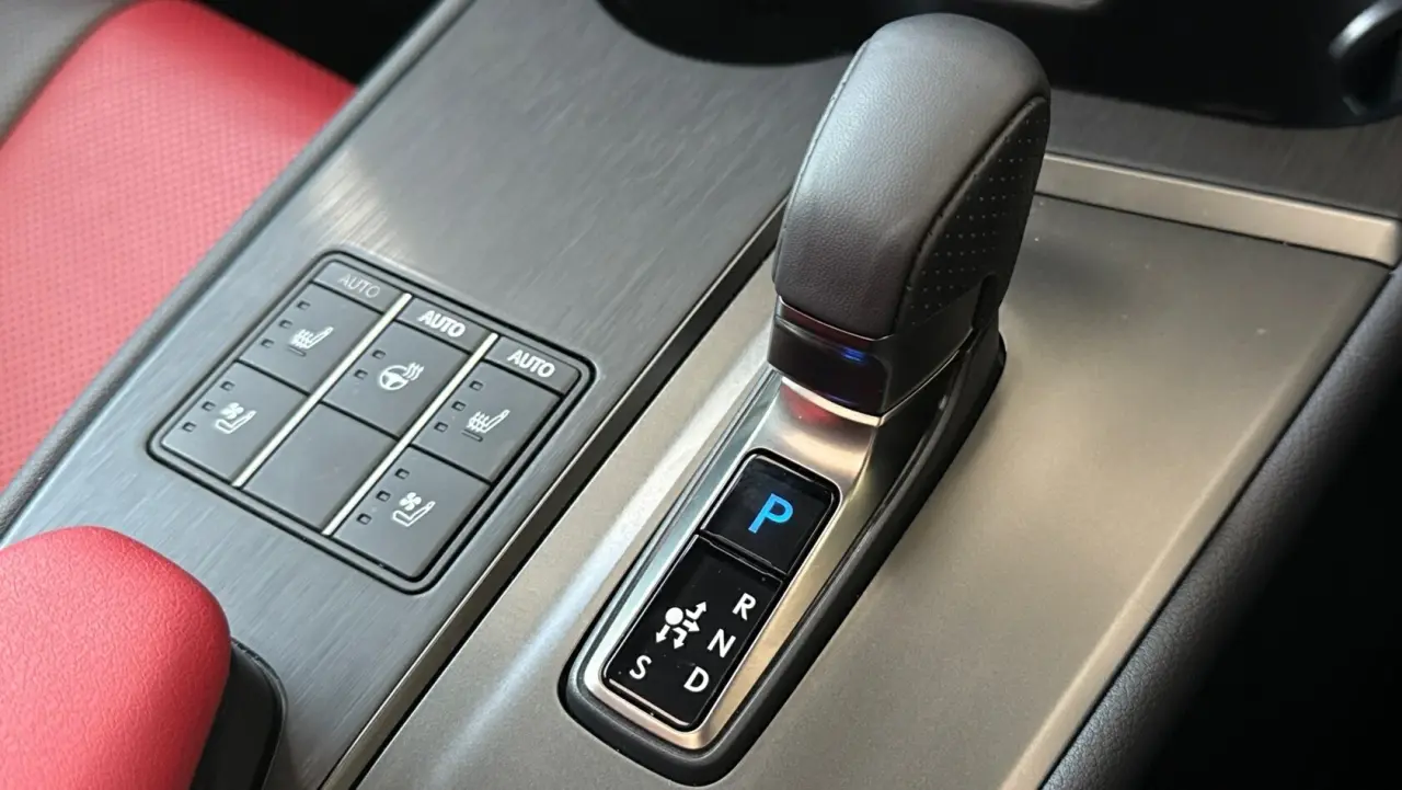 2025 Lexus UX300h Gallery Image 19