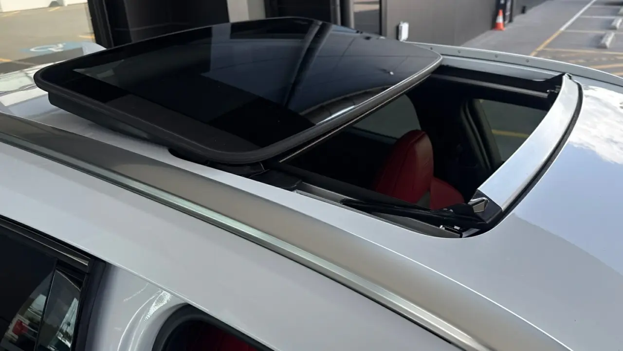 2025 Lexus UX300h Gallery Image 4