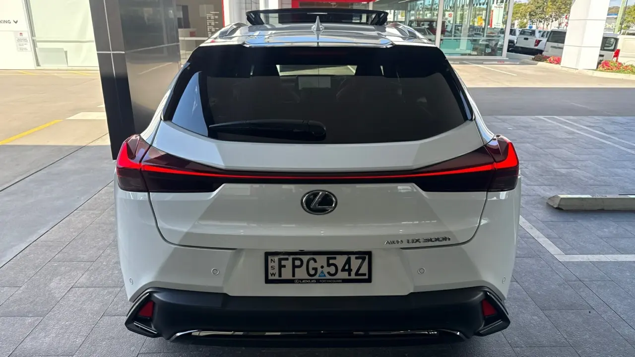 2025 Lexus UX300h Gallery Image 7