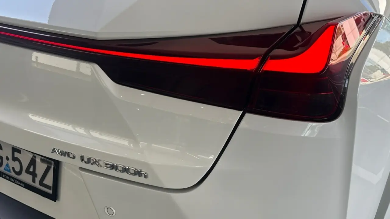 2025 Lexus UX300h Gallery Image 8