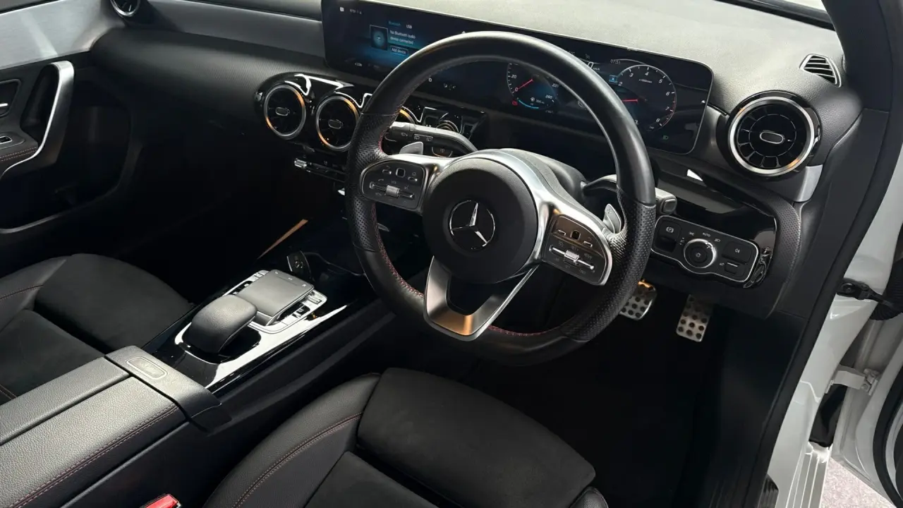 2019 MERCEDES-BENZ A180 Gallery Image 11