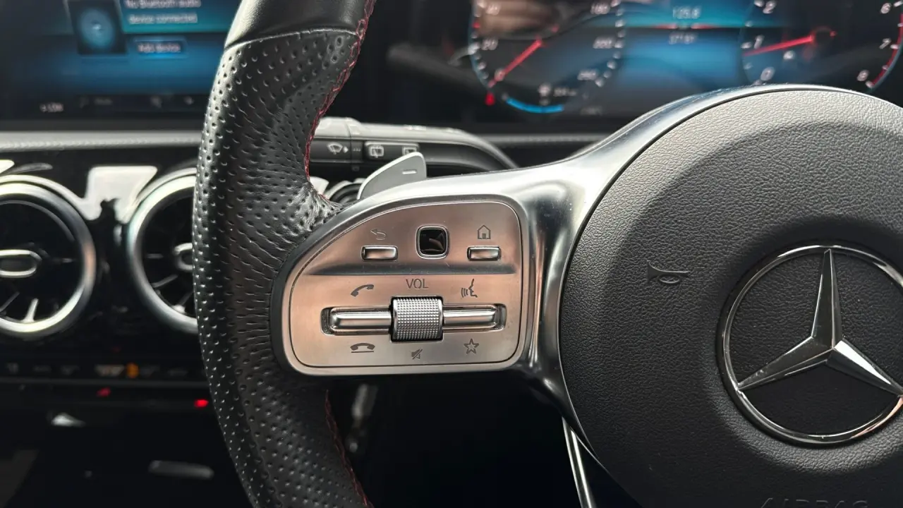 2019 MERCEDES-BENZ A180 Gallery Image 13