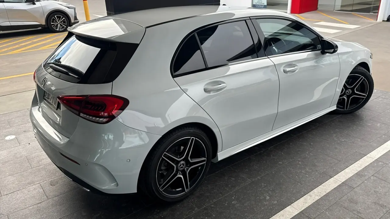 2019 MERCEDES-BENZ A180 Gallery Image 4