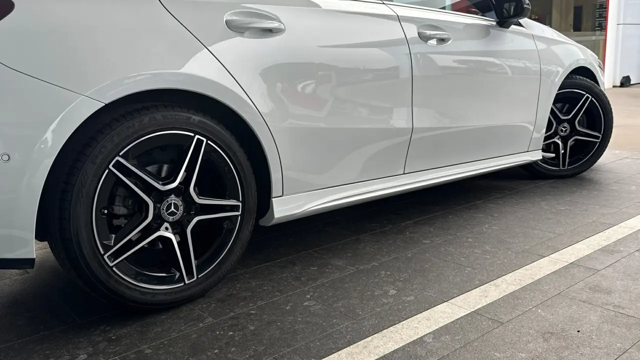 2019 MERCEDES-BENZ A180 Gallery Image 5