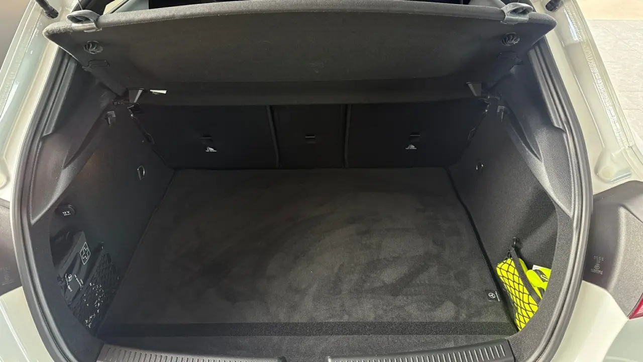 2019 MERCEDES-BENZ A180 Gallery Image 8