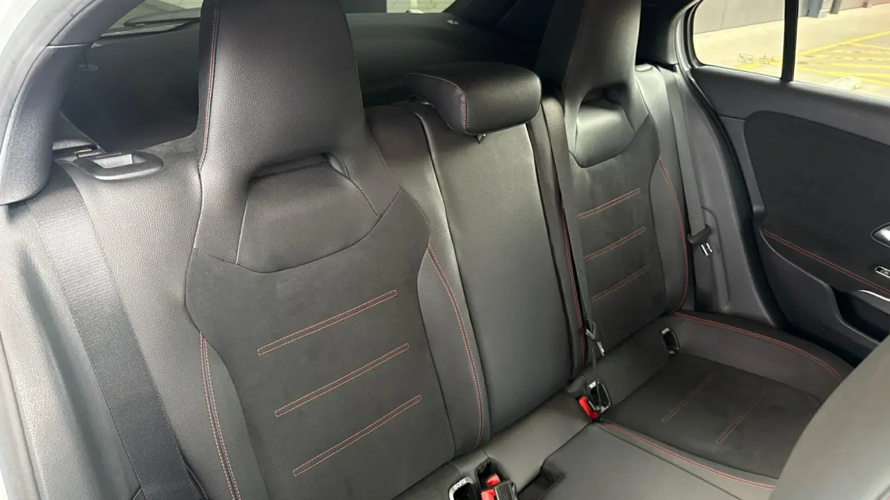2019 MERCEDES-BENZ A180 Gallery Image 9