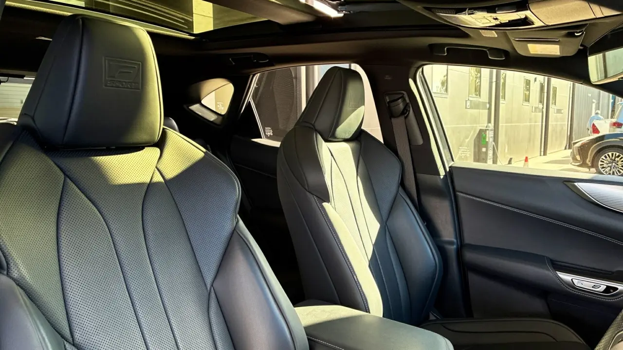 2022 Lexus NX350H Gallery Image 11