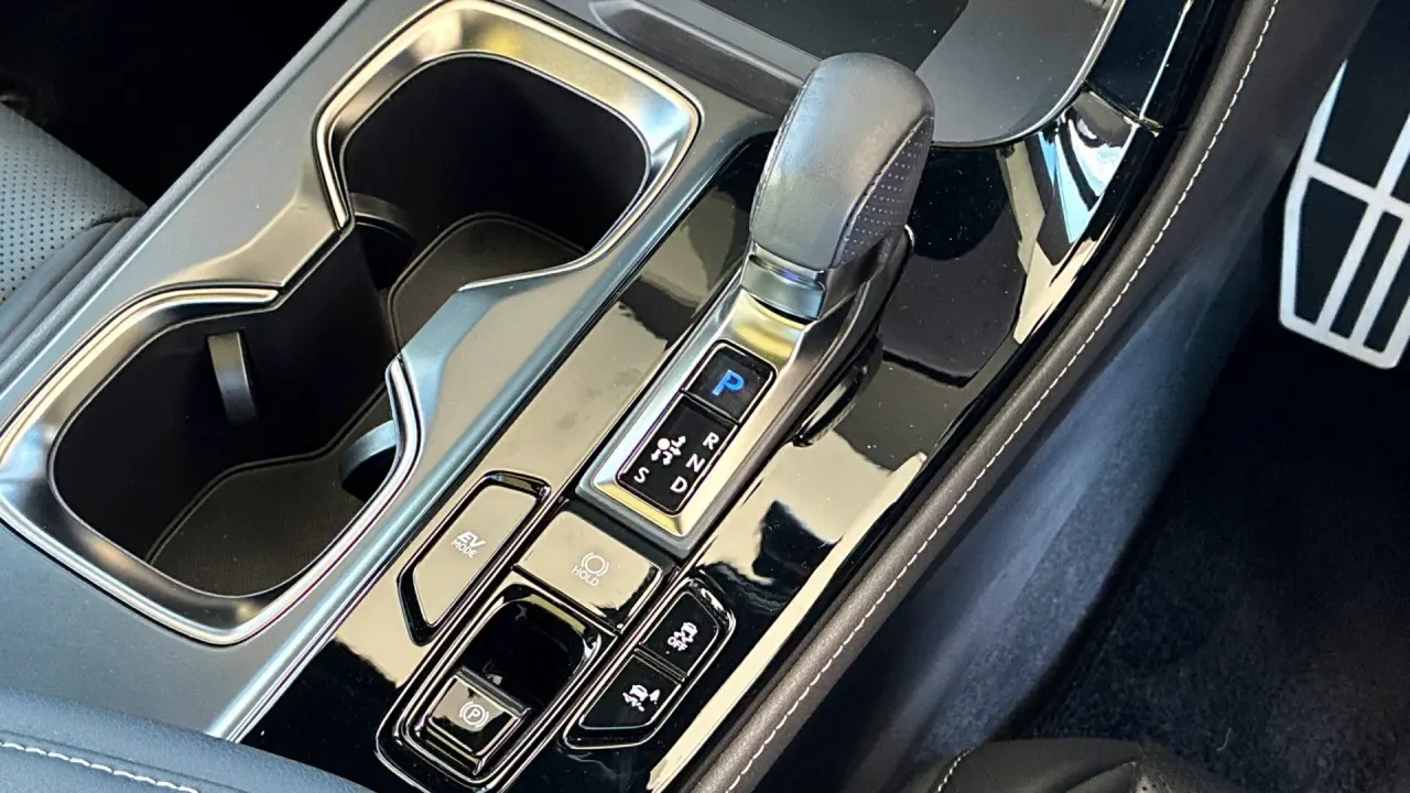 2022 Lexus NX350H Gallery Image 15