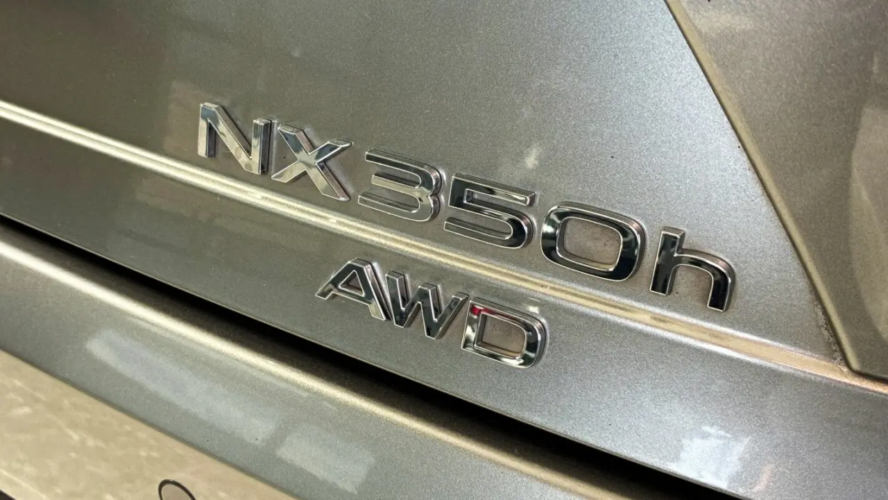 2022 Lexus NX350H Gallery Image 8