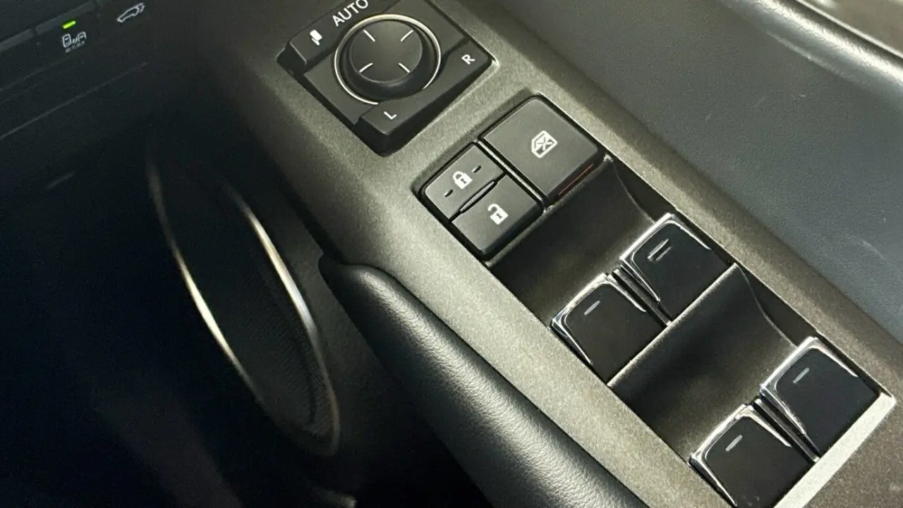 2021 Lexus NX300 Gallery Image 17