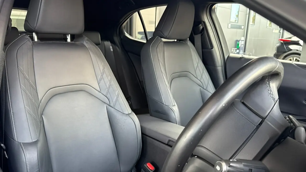 2023 Lexus UX250H Gallery Image 10