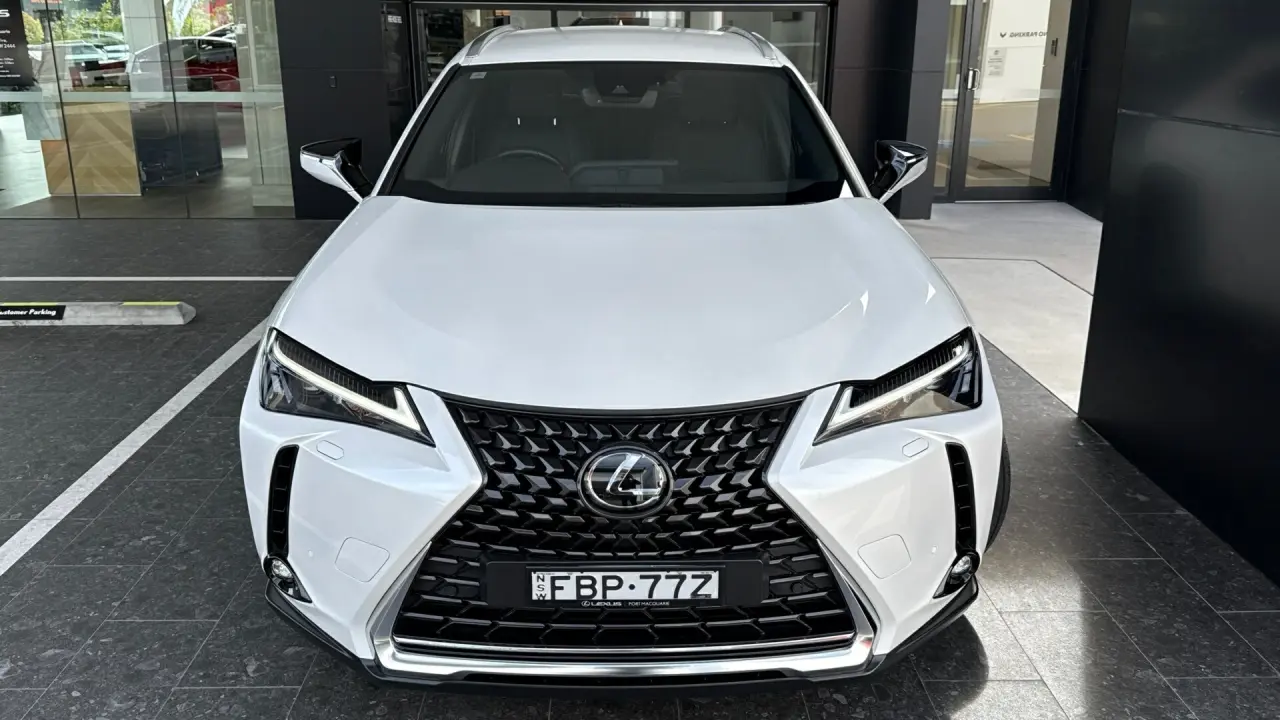 2023 Lexus UX250H Gallery Image 2