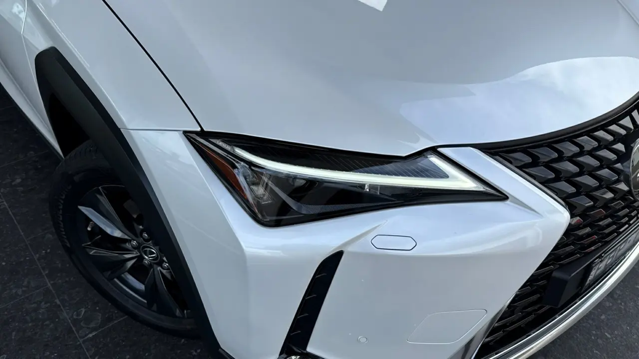 2023 Lexus UX250H Gallery Image 3