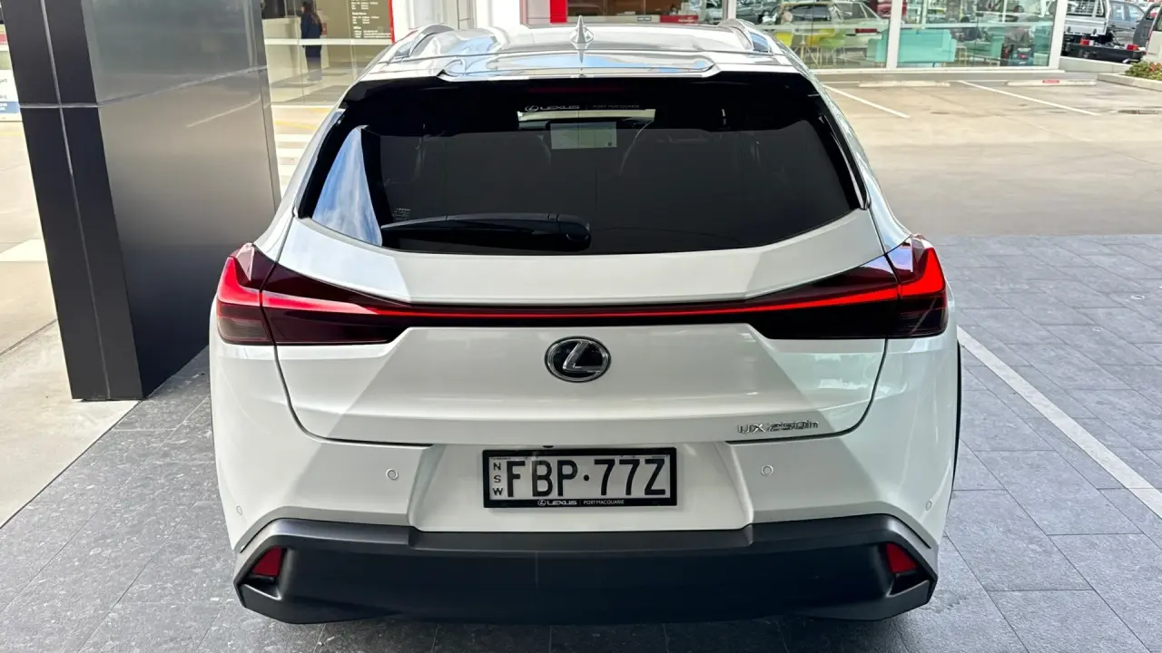 2023 Lexus UX250H Gallery Image 6
