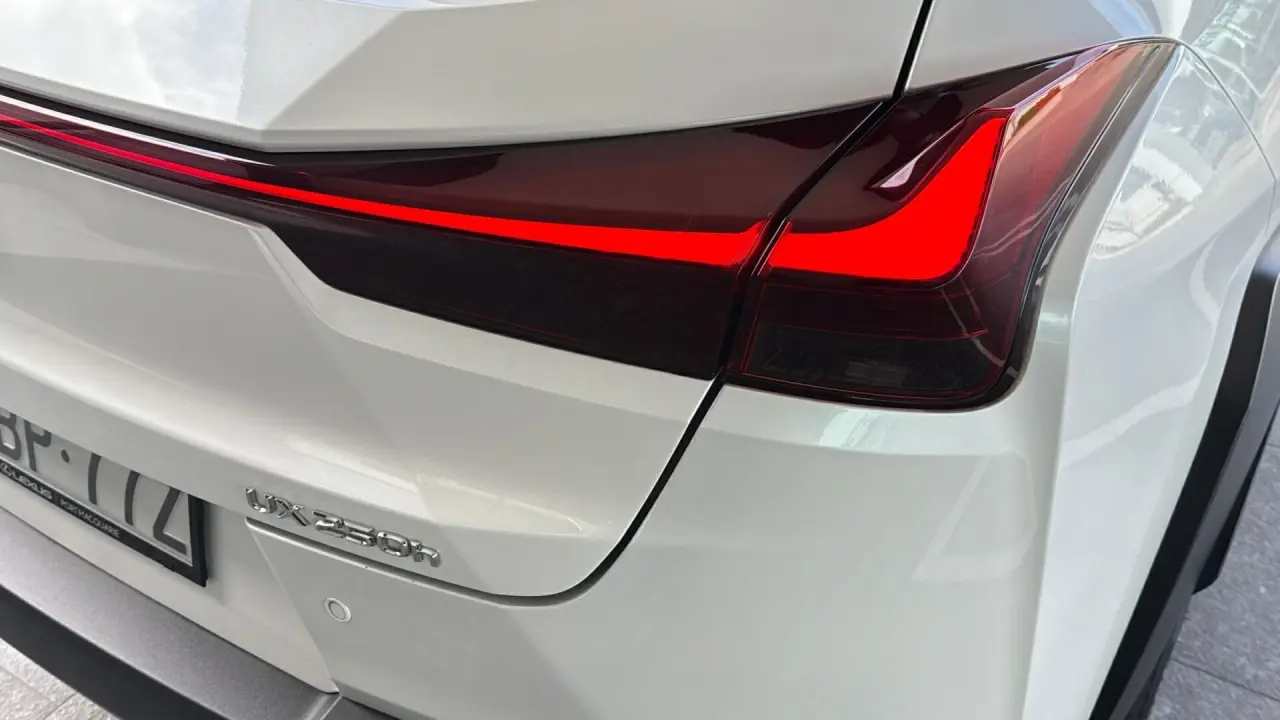 2023 Lexus UX250H Gallery Image 7