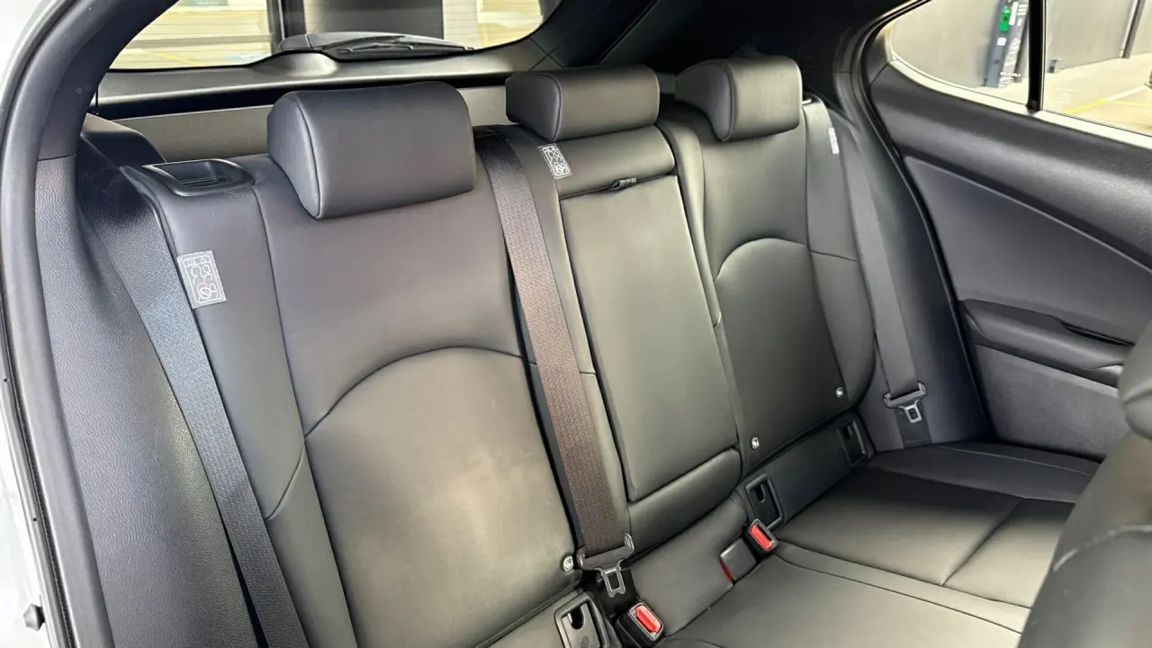 2023 Lexus UX250H Gallery Image 9