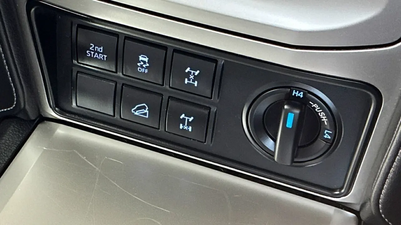 2021 Toyota Prado Gallery Image 11