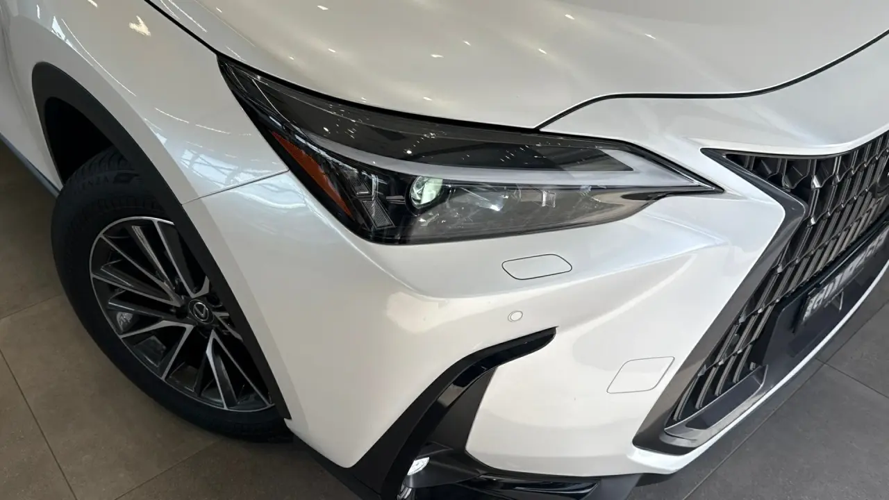 2024 Lexus NX350H Gallery Image 3