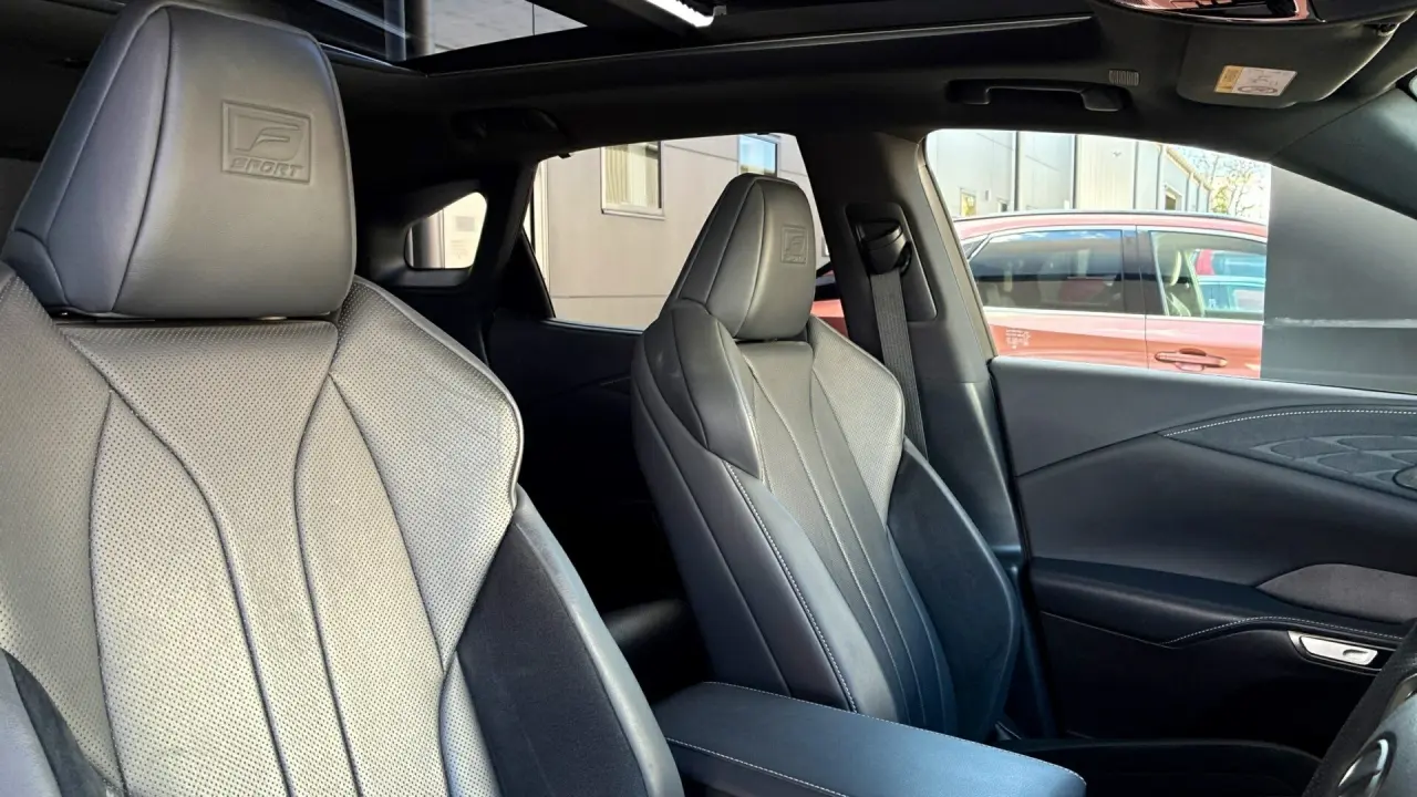 2023 Lexus RX350 Gallery Image 10