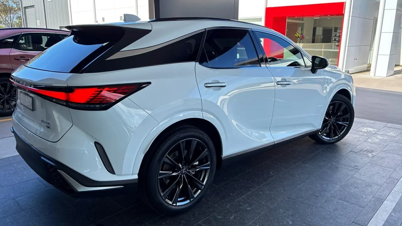 2023 Lexus RX350 Gallery Image 5