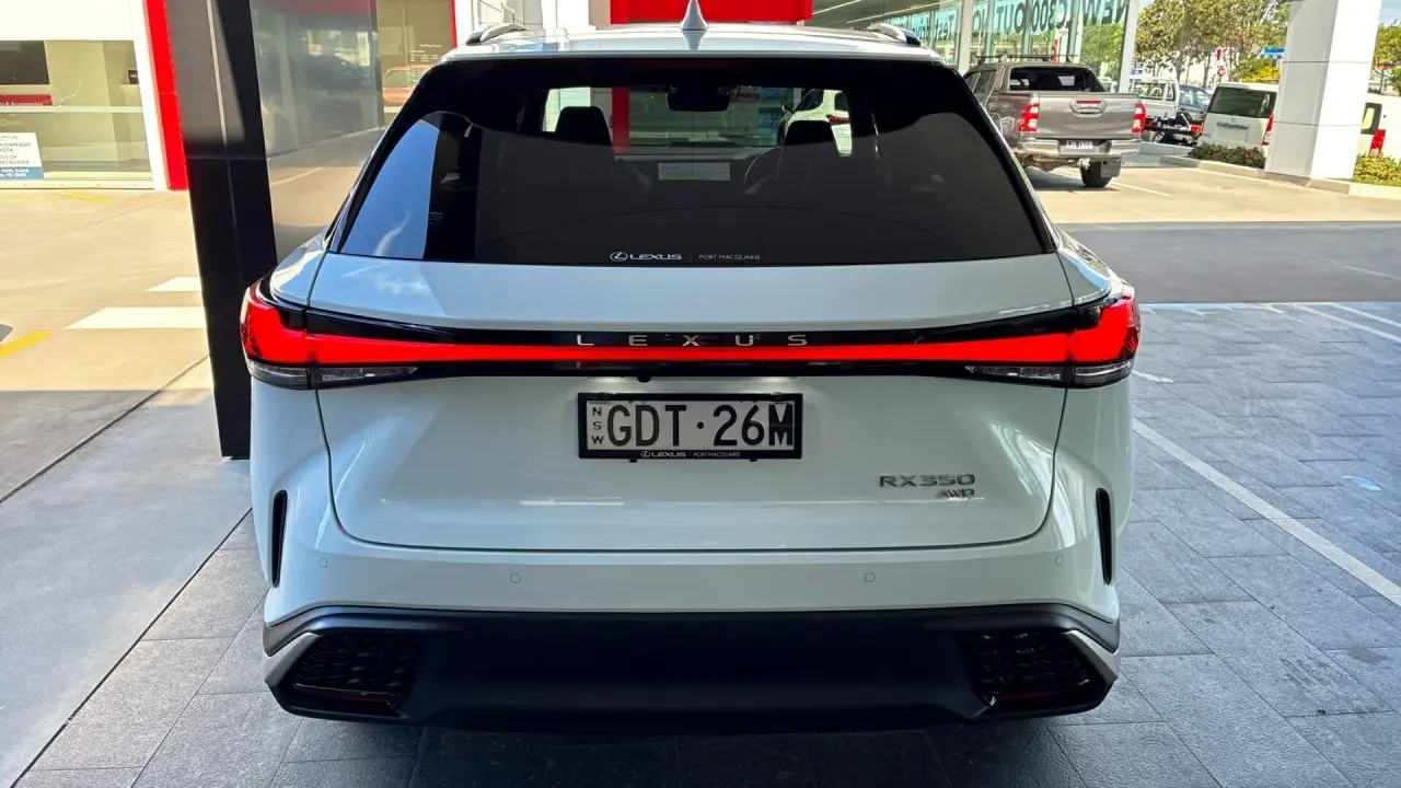 2023 Lexus RX350 Gallery Image 6