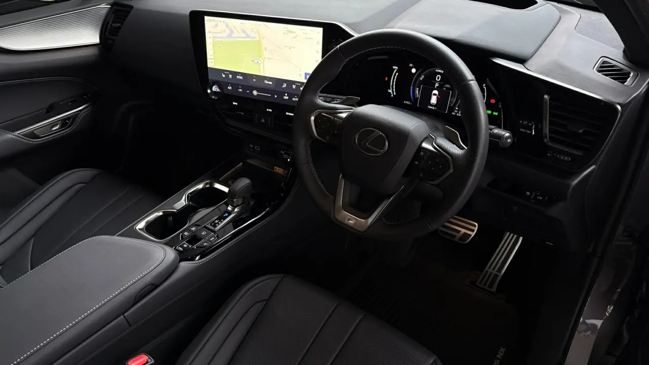 2026 Lexus NX450h+ Gallery Image 13