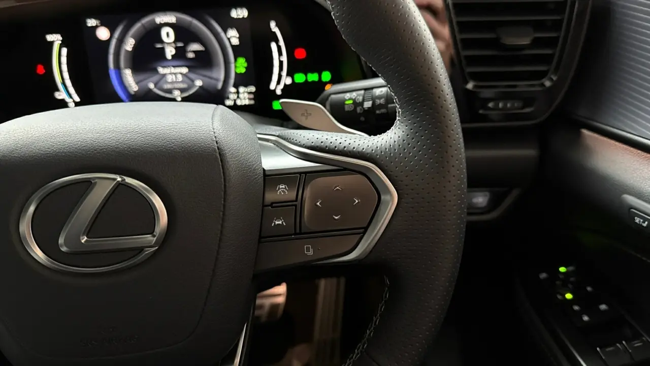 2026 Lexus NX450h+ Gallery Image 16