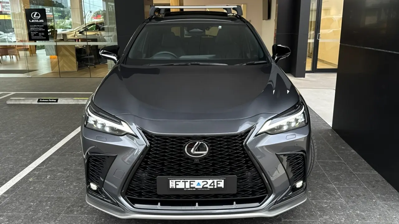 2026 Lexus NX450h+ Gallery Image 2