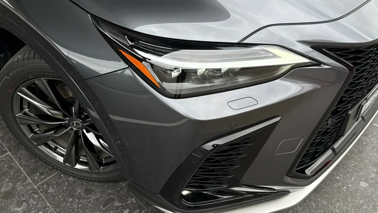 2026 Lexus NX450h+ Gallery Image 3