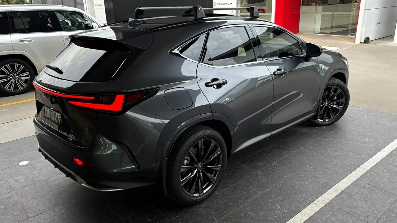 2026 Lexus NX450h+ Gallery Image 5
