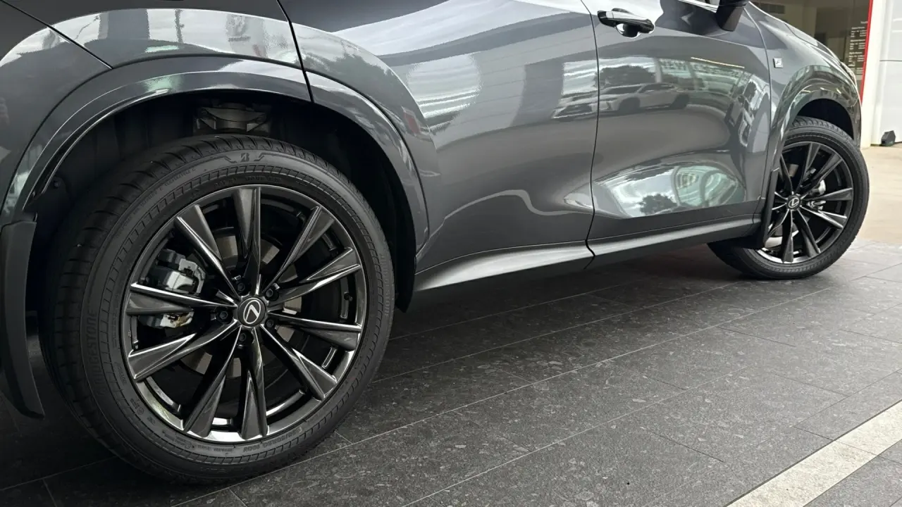 2026 Lexus NX450h+ Gallery Image 6