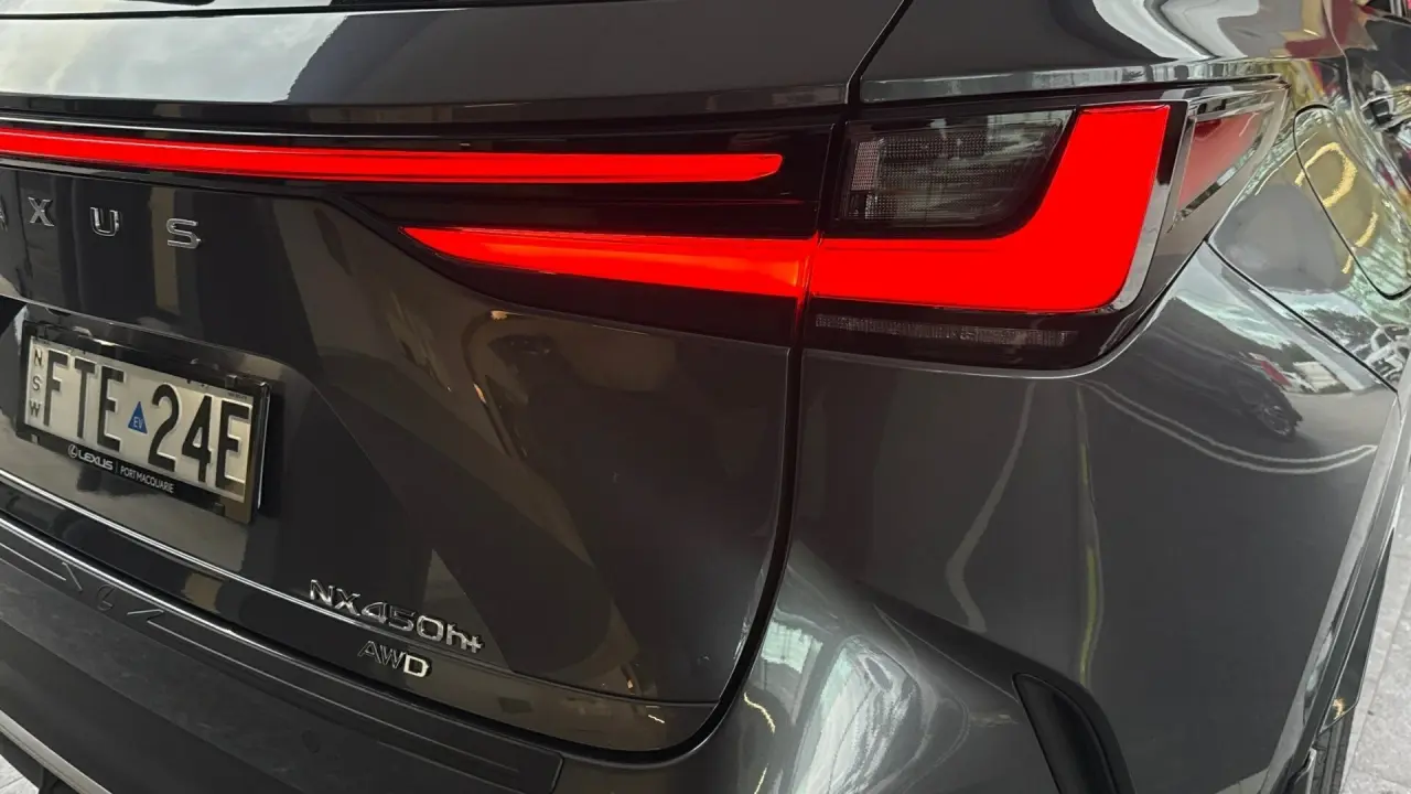2026 Lexus NX450h+ Gallery Image 7