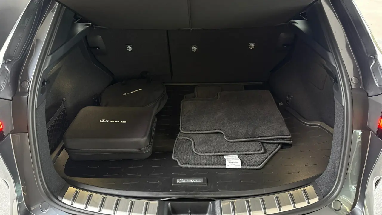 2026 Lexus NX450h+ Gallery Image 8