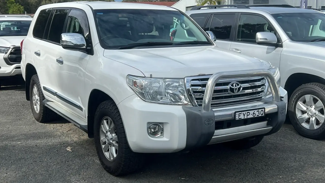 2015 Toyota Landcruiser Image 1