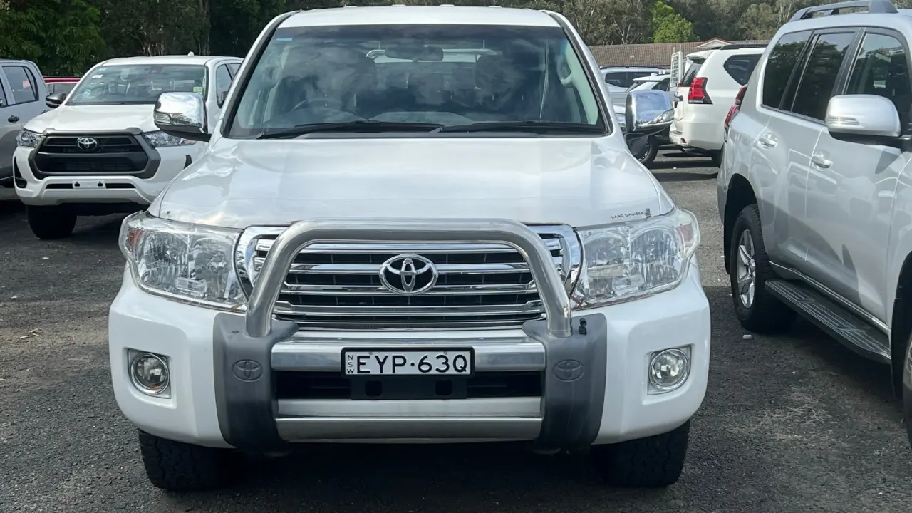 2015 Toyota Landcruiser Image 2