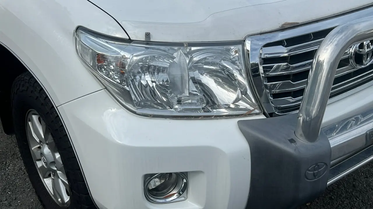 2015 Toyota Landcruiser Image 3
