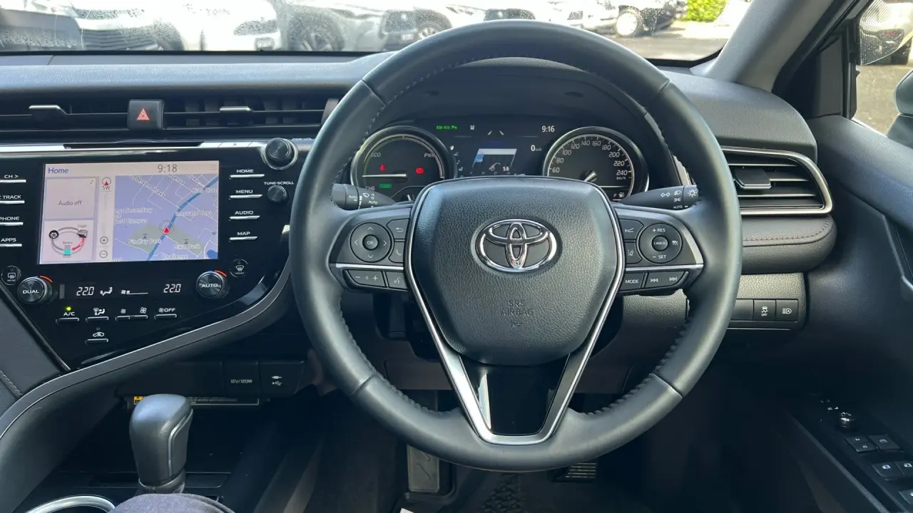 2020 Toyota Camry Hybrid Image 10