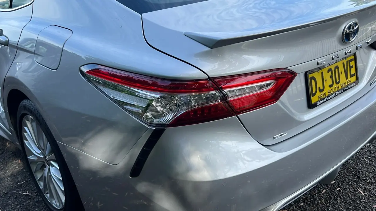 2020 Toyota Camry Hybrid Image 5