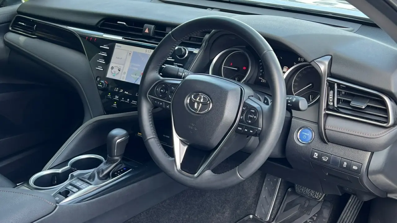 2020 Toyota Camry Hybrid Image 9