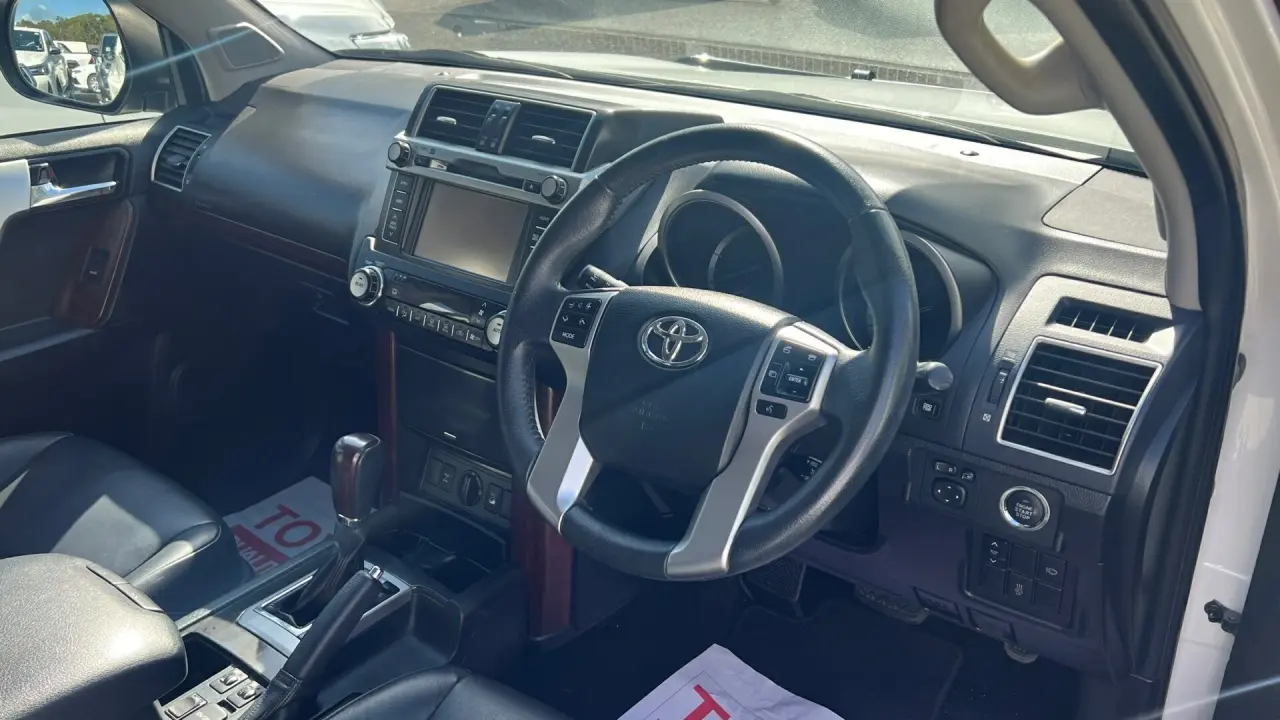 2015 Toyota Prado Image 4
