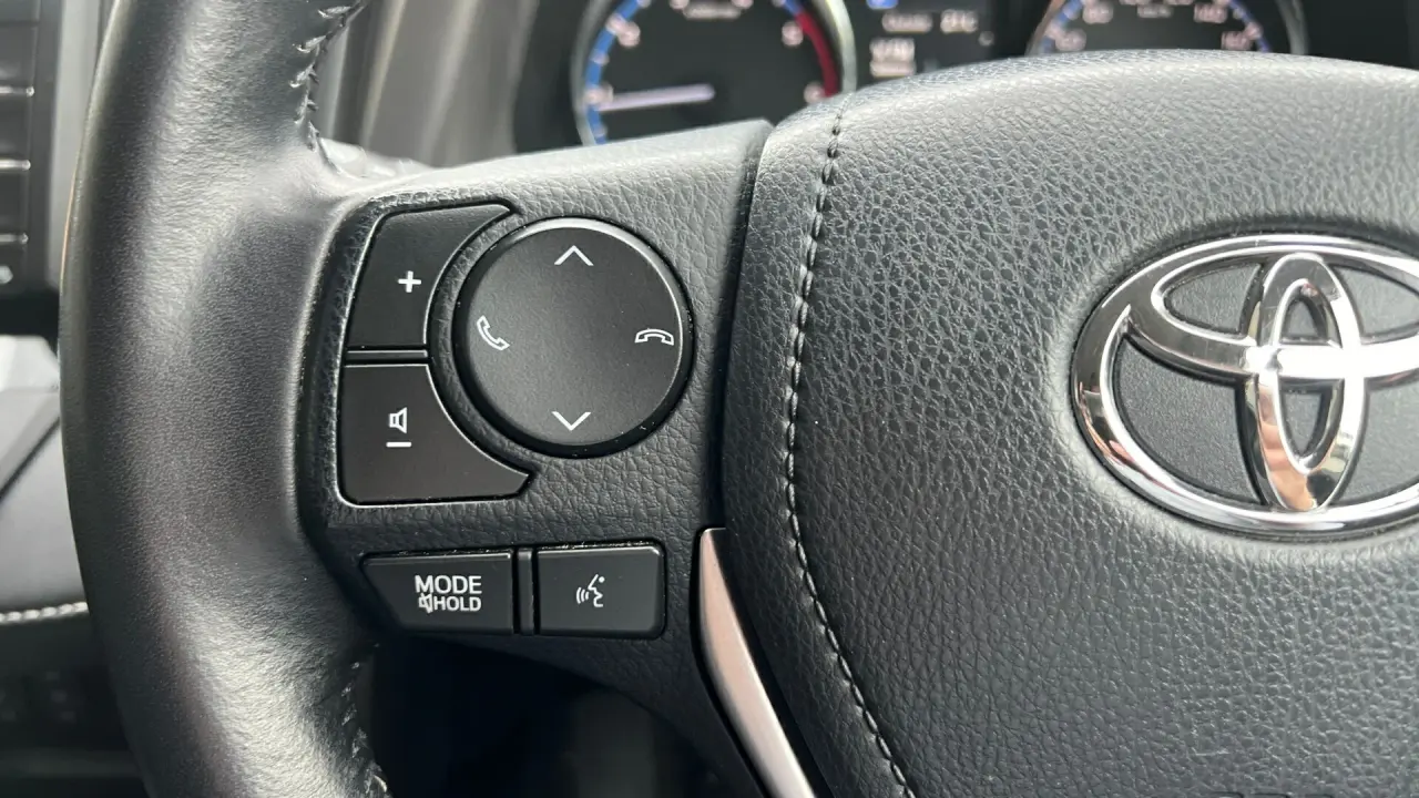 2016 Toyota RAV4 Image 10