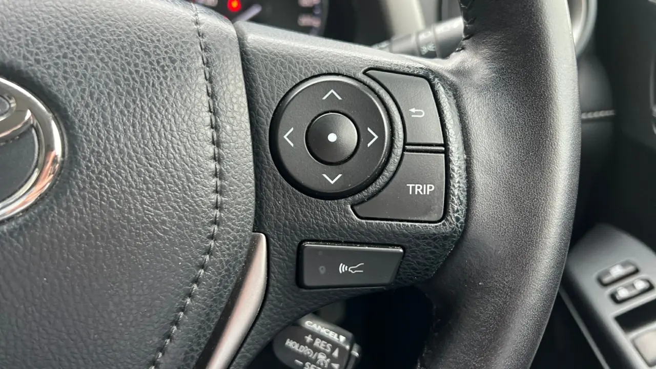 2016 Toyota RAV4 Image 11