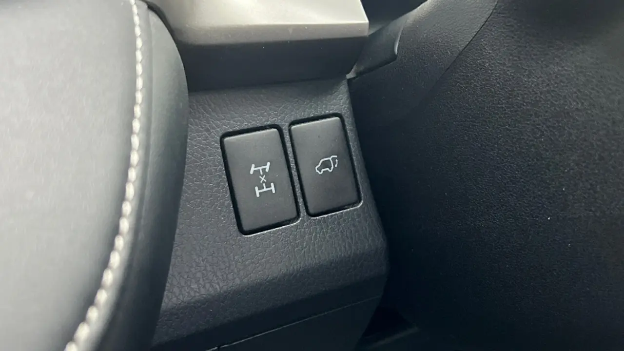 2016 Toyota RAV4 Image 17