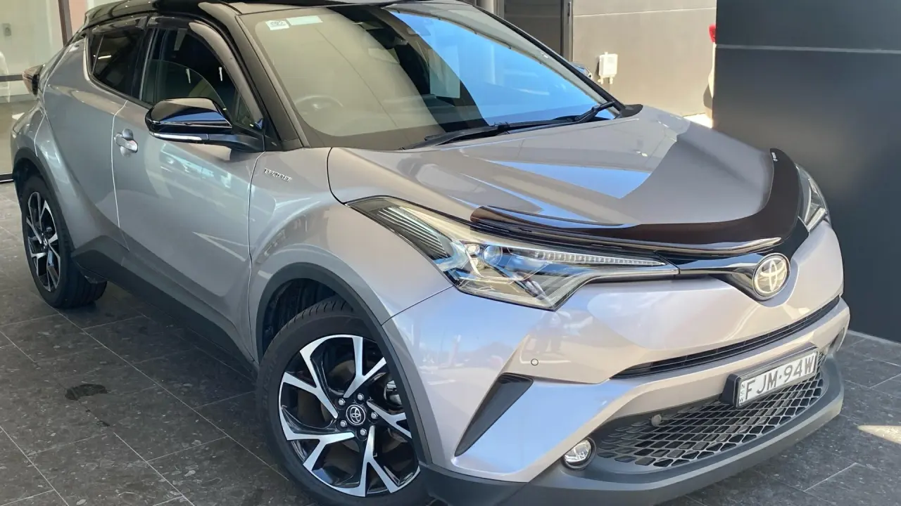 2017 Toyota C-HR Gallery Image 19
